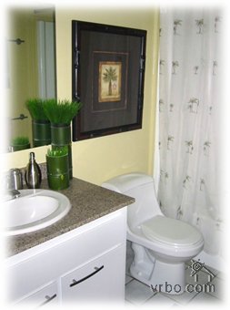 Puako, Hawaii condo 303 bathroom